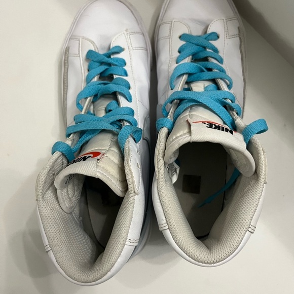 NIKE blazer high top shoes light blue swoosh with blue laces 7Y or 8.5W - Picture 4 of 7